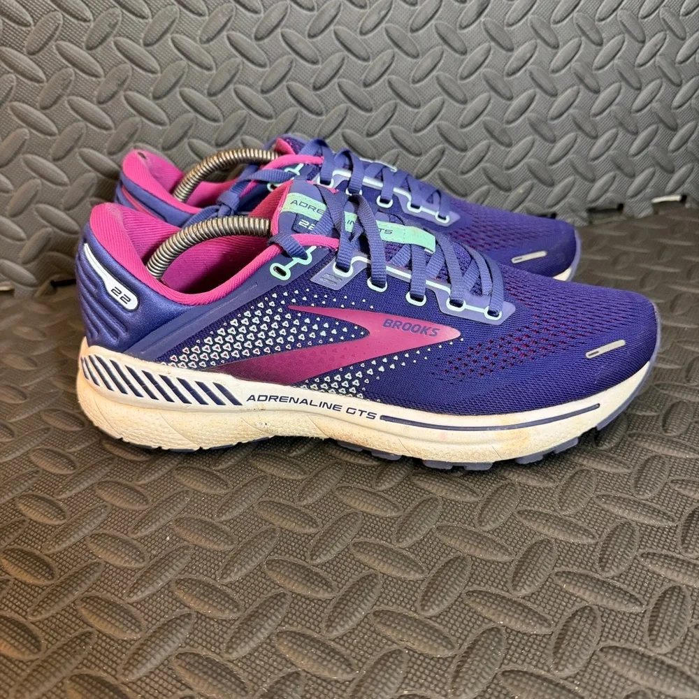 Brooks adrenaline GTS 22 Running Shoes Size 10 Navy / Yucca Pink